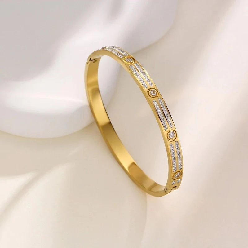 Elegant Geometric Round Titanium Steel 18K Gold Plated Rhinestones Shell Bangle In Bulk